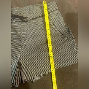 Athleta shorts navy and white with gray trim. Size M